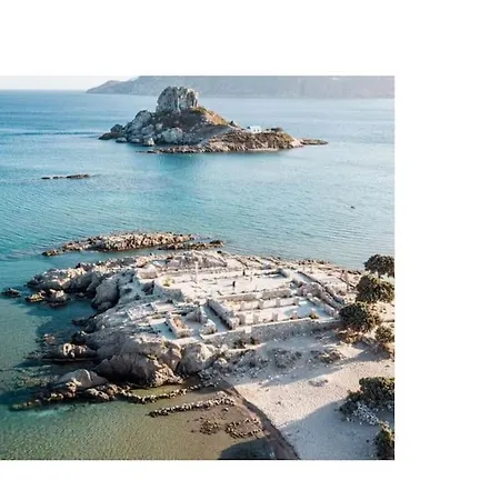 Holiday home The Loft Beyond The Sea, 3 Storey Residence, 67 Mandilara