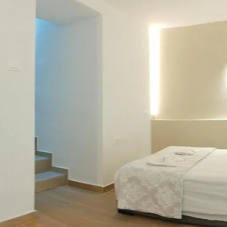 The Loft Beyond The Sea, 3 Storey Residence, 67 Mandilara בית נופש