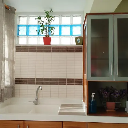 Semesterbostad The Loft Beyond The Sea, 3 Storey Residence, 67 Mandilara *